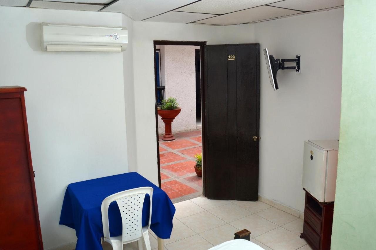 Hotel Andalucia Inn Santa Marta  Buitenkant foto